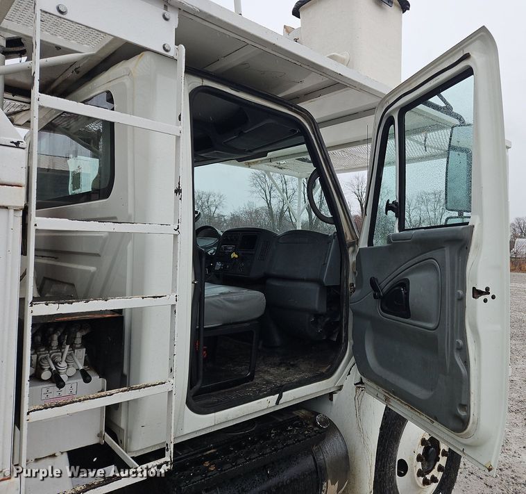 image for item OK9817 2005 International  4300 forestry bucket truck