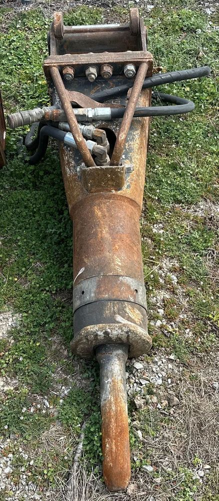 image for item OM9267 Excavator breaker