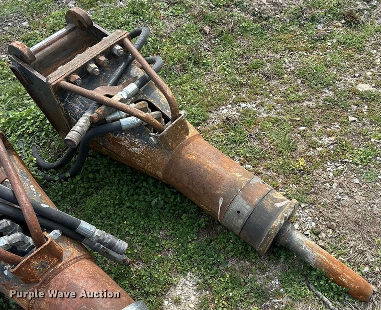 image for item OM9267 Excavator breaker