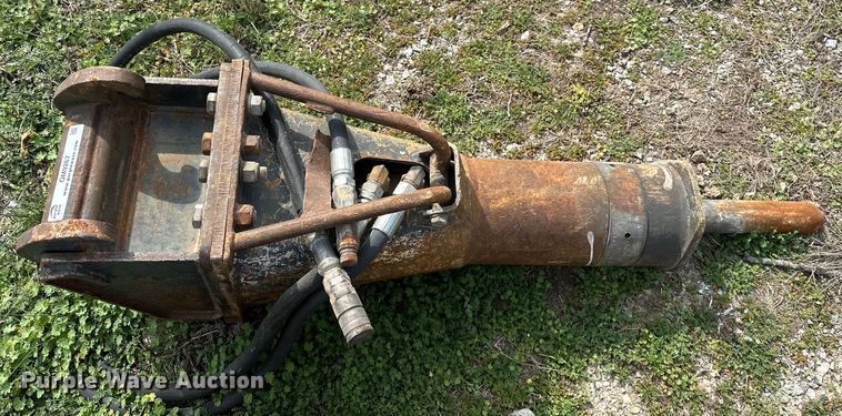 image for item OM9267 Excavator breaker