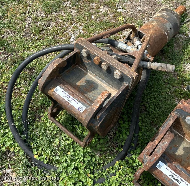 image for item OM9267 Excavator breaker