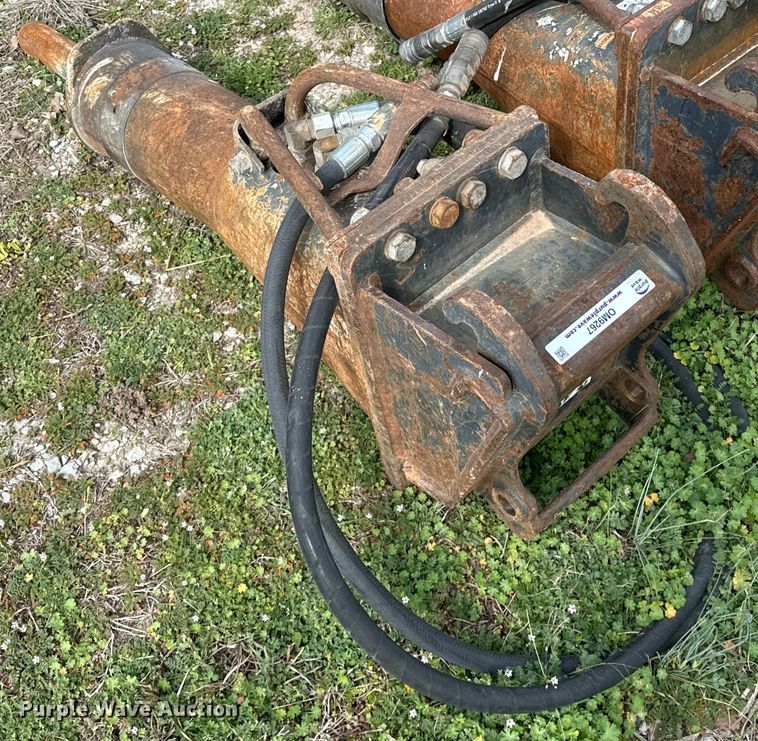 image for item OM9267 Excavator breaker