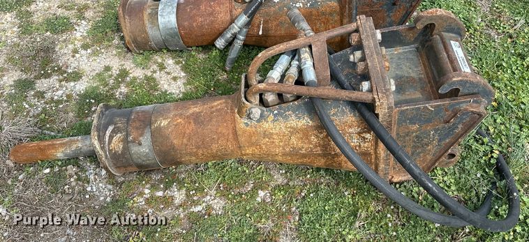 image for item OM9267 Excavator breaker