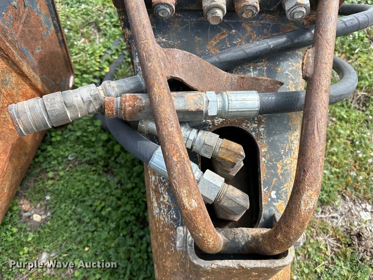 image for item OM9267 Excavator breaker