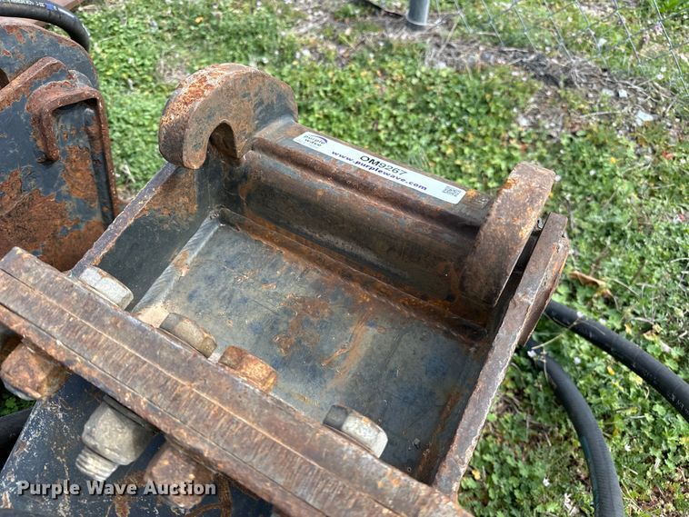 image for item OM9267 Excavator breaker
