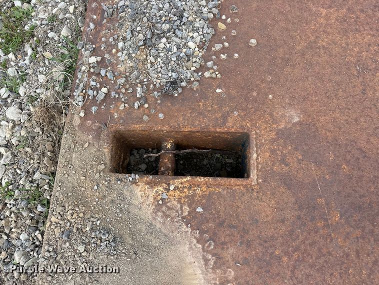 image for item OM9948 Trench box