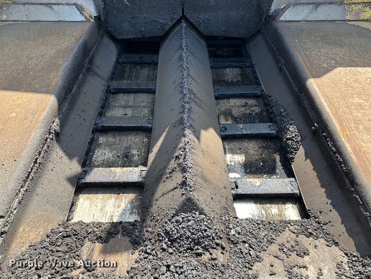 image for item OM9949 2014 Bomag CR362 paver