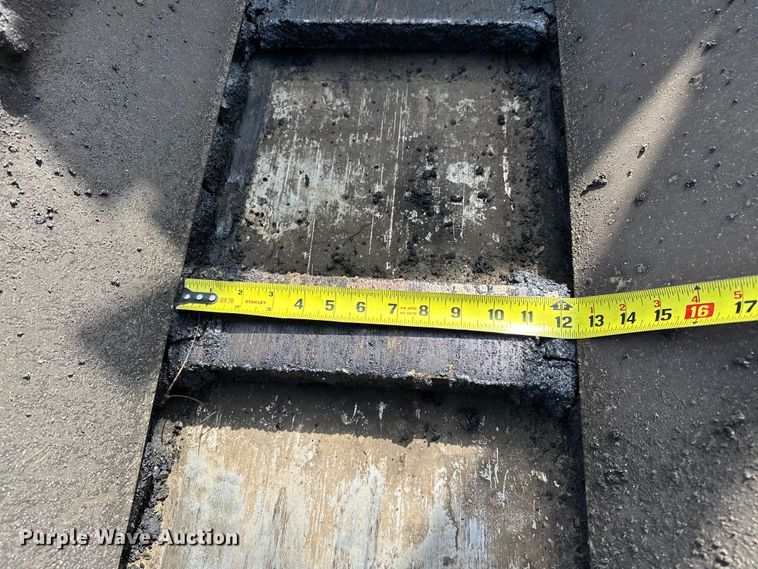 image for item OM9949 2014 Bomag CR362 paver