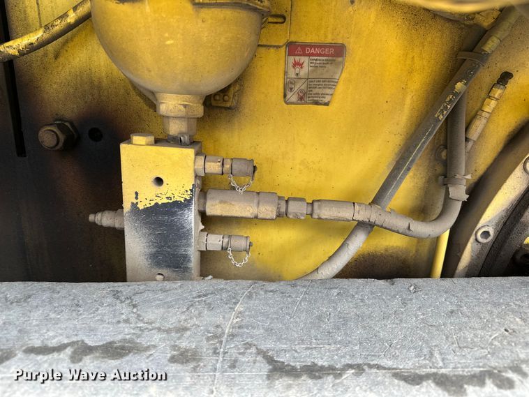 image for item OM9949 2014 Bomag CR362 paver