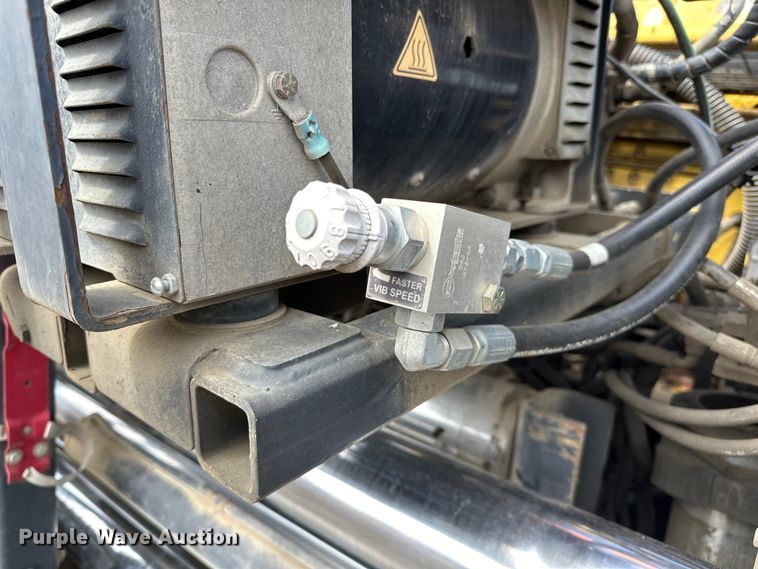 image for item OM9949 2014 Bomag CR362 paver