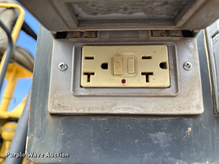 image for item OM9949 2014 Bomag CR362 paver