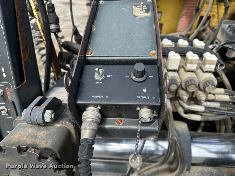 image for item OM9949 2014 Bomag CR362 paver