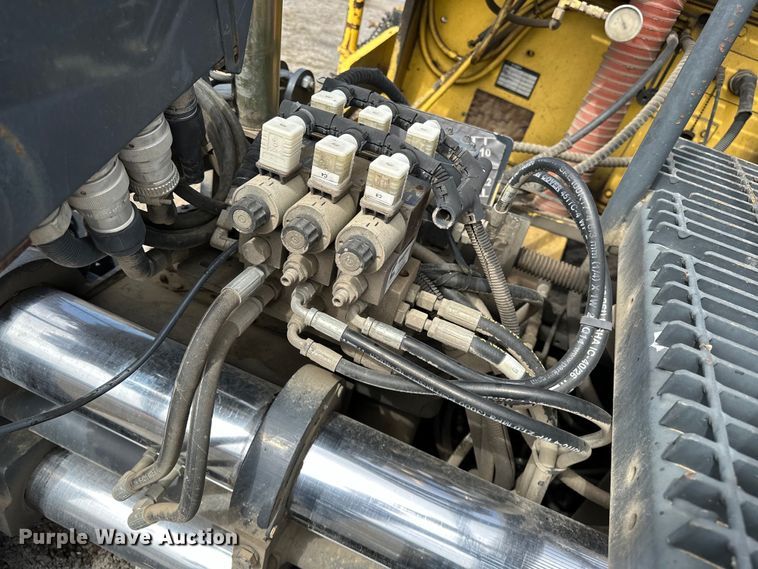 image for item OM9949 2014 Bomag CR362 paver