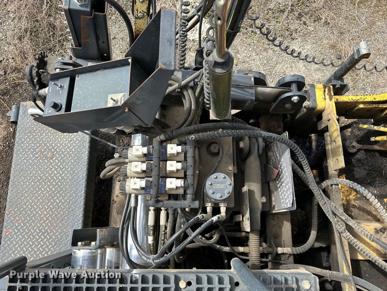 image for item OM9949 2014 Bomag CR362 paver