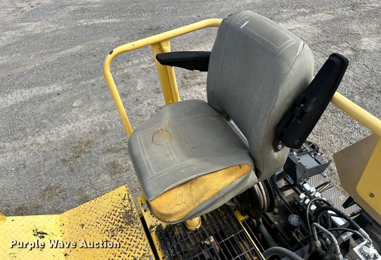 image for item OM9949 2014 Bomag CR362 paver