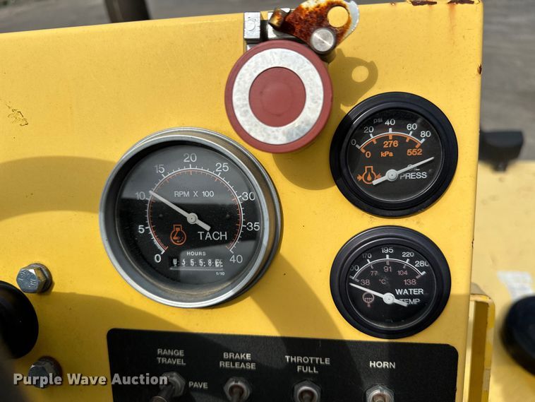 image for item OM9949 2014 Bomag CR362 paver