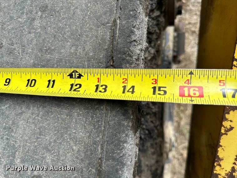 image for item OM9949 2014 Bomag CR362 paver