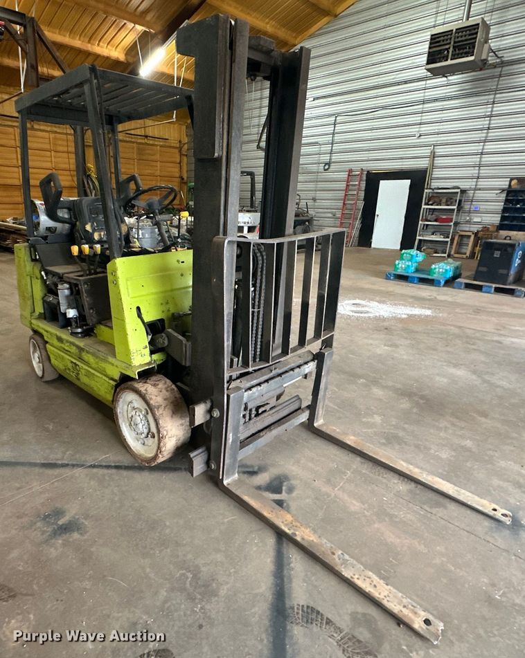 image for item OM9954 Clark GCS20MB forklift