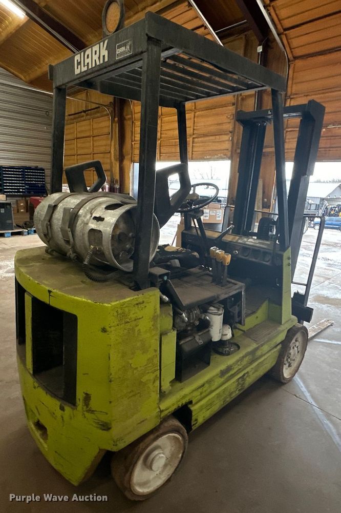 image for item OM9954 Clark GCS20MB forklift