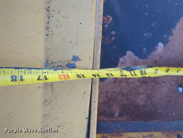 image for item OM9958 RoadWidener  FH-R skid steer road widener