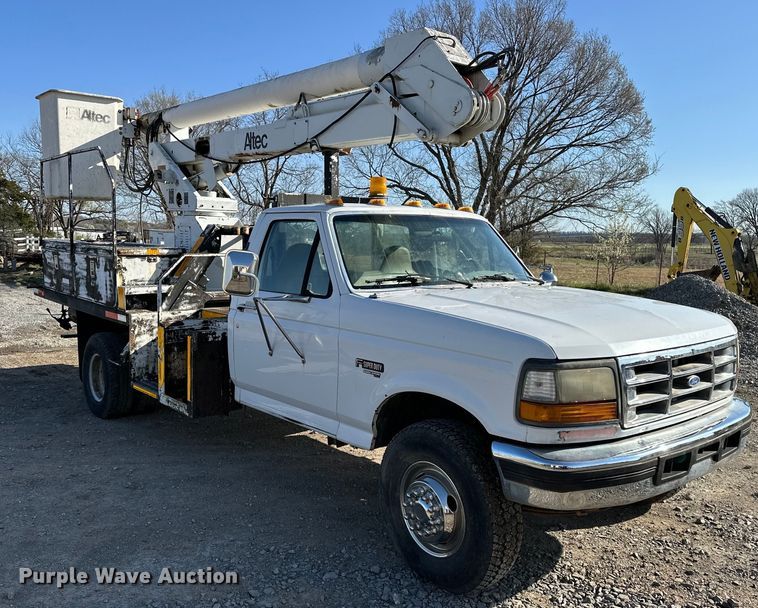 image for item OM9959 1997 Ford F450 Super Duty bucket truck