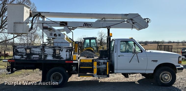 image for item OM9959 1997 Ford F450 Super Duty bucket truck