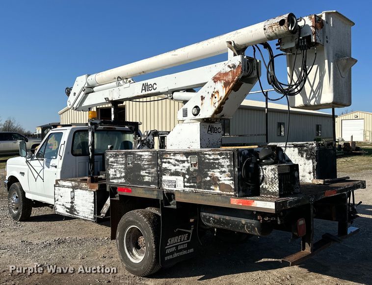 image for item OM9959 1997 Ford F450 Super Duty bucket truck