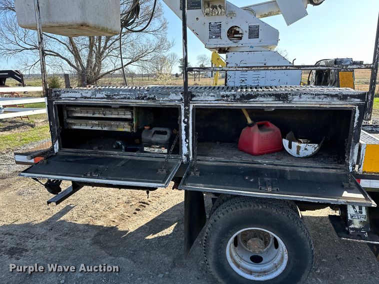 image for item OM9959 1997 Ford F450 Super Duty bucket truck