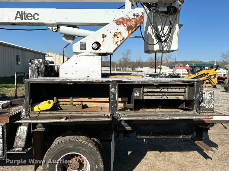 image for item OM9959 1997 Ford F450 Super Duty bucket truck