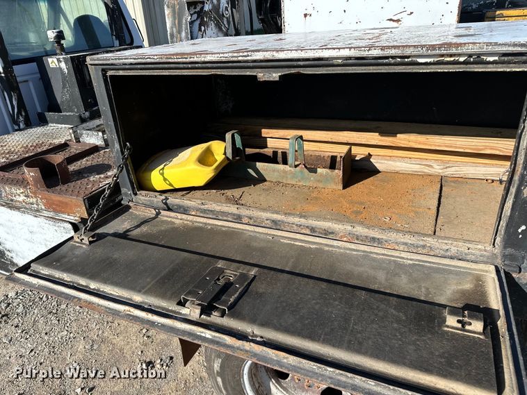 image for item OM9959 1997 Ford F450 Super Duty bucket truck