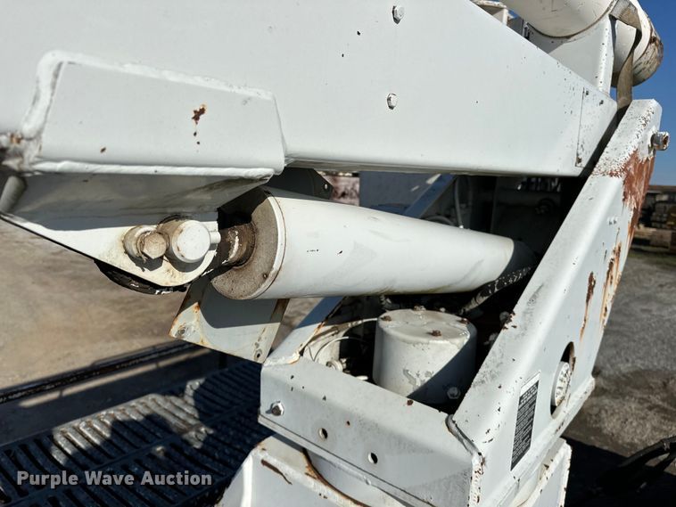 image for item OM9959 1997 Ford F450 Super Duty bucket truck