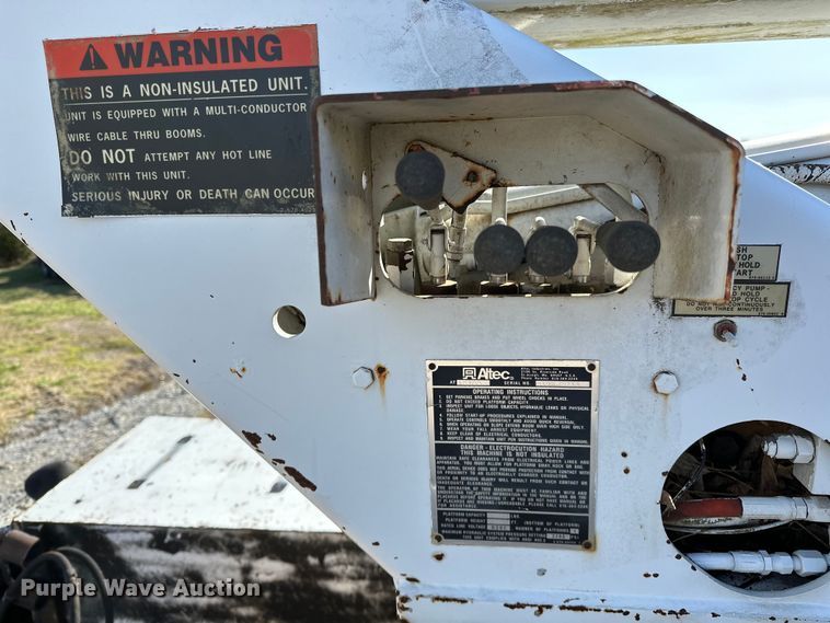 image for item OM9959 1997 Ford F450 Super Duty bucket truck