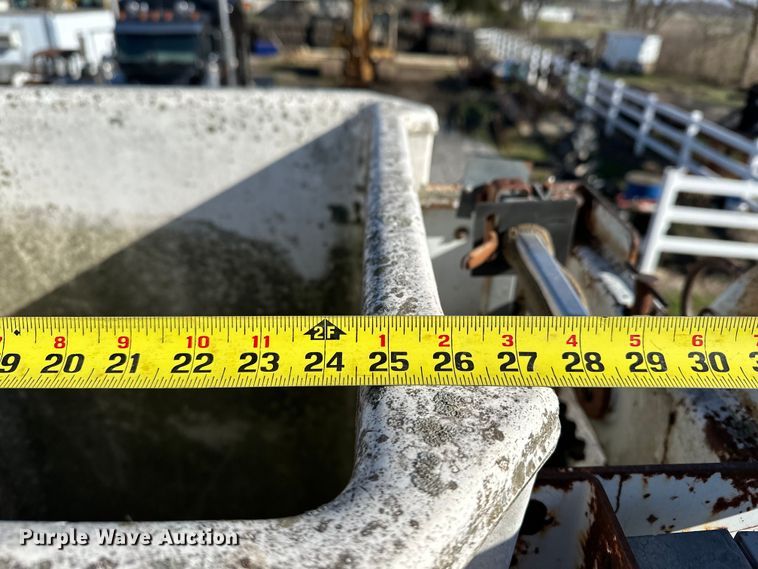 image for item OM9959 1997 Ford F450 Super Duty bucket truck