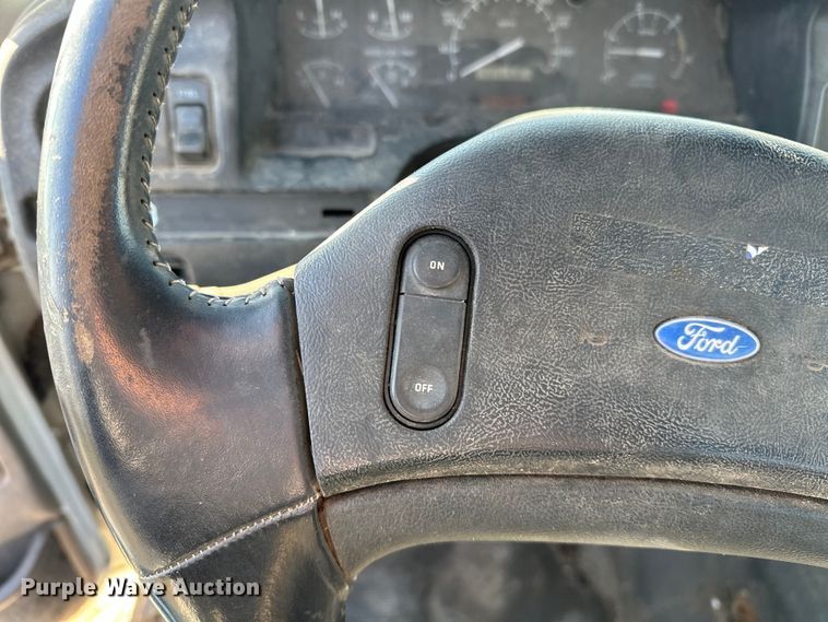 image for item OM9959 1997 Ford F450 Super Duty bucket truck