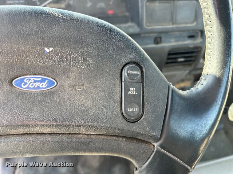 image for item OM9959 1997 Ford F450 Super Duty bucket truck