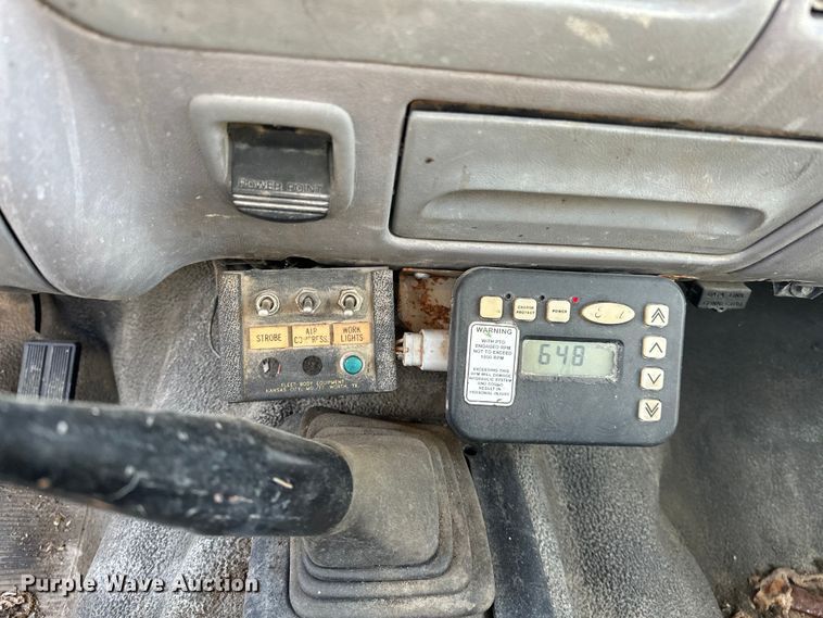 image for item OM9959 1997 Ford F450 Super Duty bucket truck