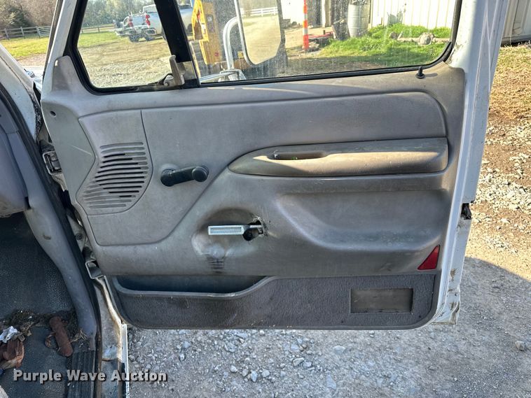 image for item OM9959 1997 Ford F450 Super Duty bucket truck