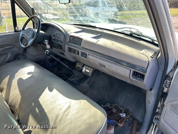 image for item OM9959 1997 Ford F450 Super Duty bucket truck