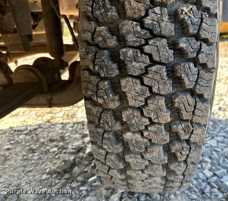 image for item OM9959 1997 Ford F450 Super Duty bucket truck