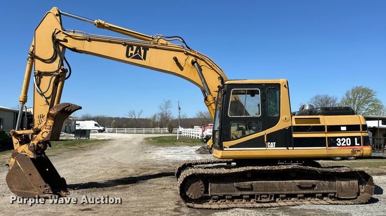 image for item OM9961 1994 Caterpillar  320L excavator