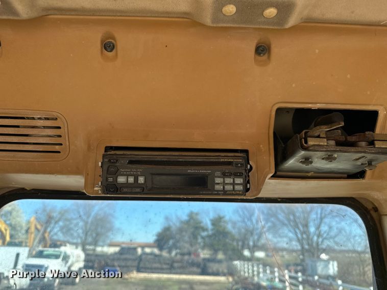 image for item OM9961 1994 Caterpillar  320L excavator