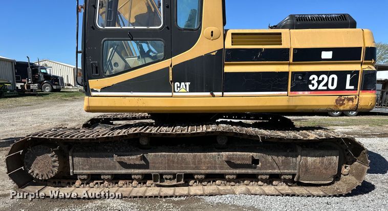 image for item OM9961 1994 Caterpillar  320L excavator