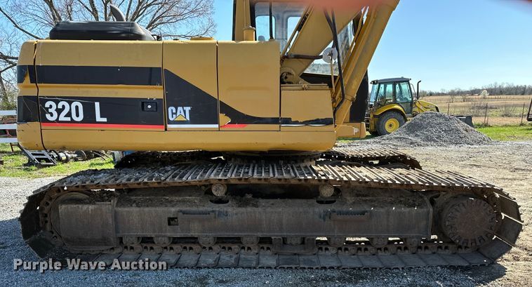 image for item OM9961 1994 Caterpillar  320L excavator