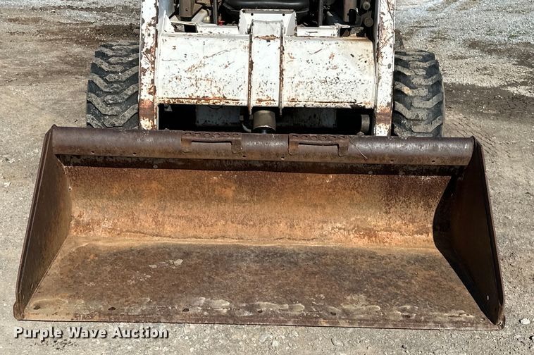 image for item OM9964 2001 Bobcat 763 skid steer loader