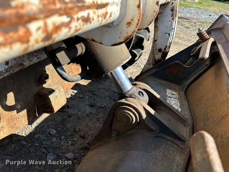 image for item OM9964 2001 Bobcat 763 skid steer loader