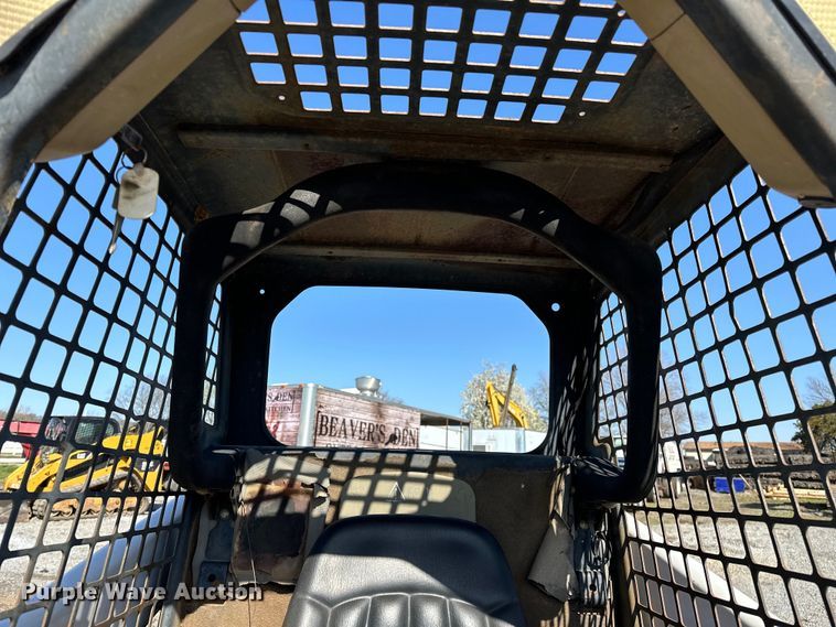 image for item OM9964 2001 Bobcat 763 skid steer loader