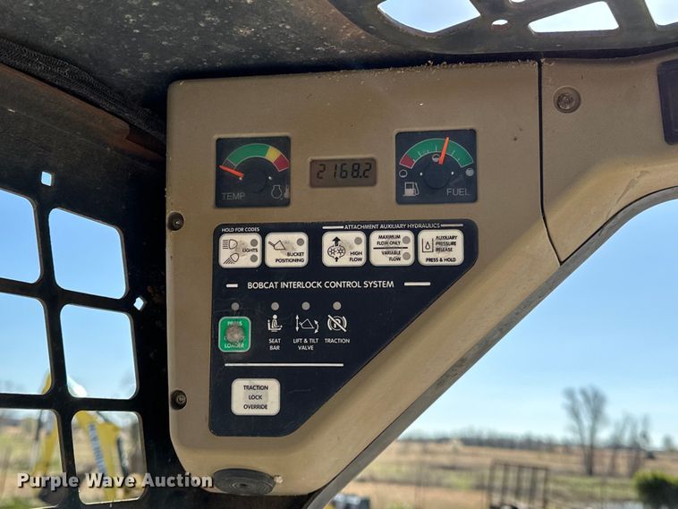 image for item OM9964 2001 Bobcat 763 skid steer loader