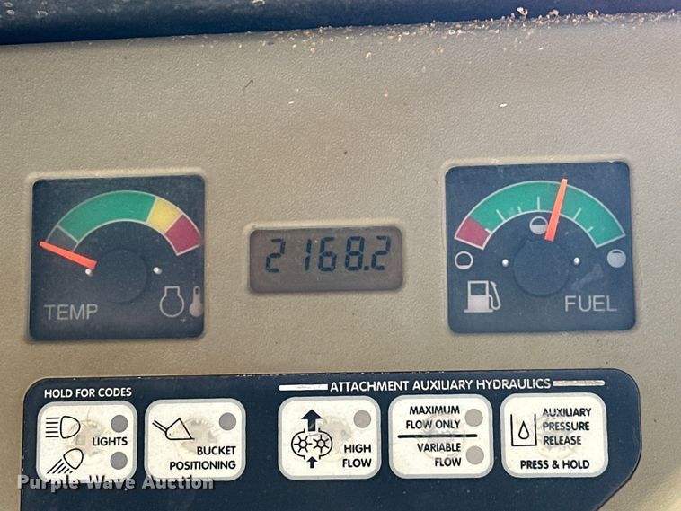 image for item OM9964 2001 Bobcat 763 skid steer loader