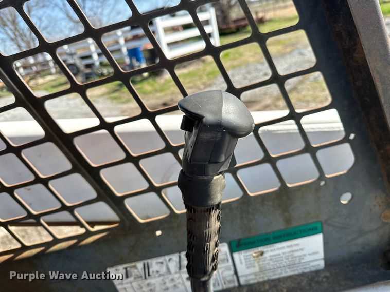 image for item OM9964 2001 Bobcat 763 skid steer loader