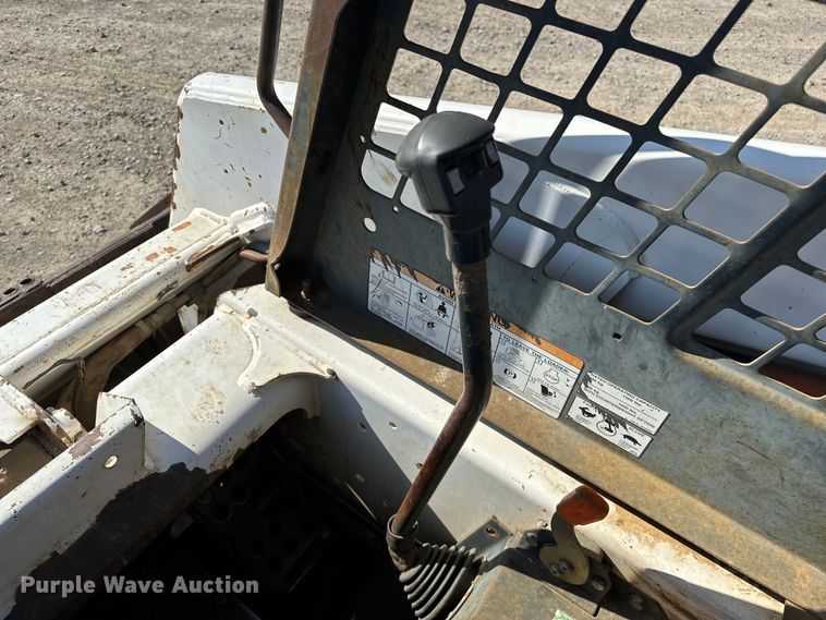 image for item OM9964 2001 Bobcat 763 skid steer loader
